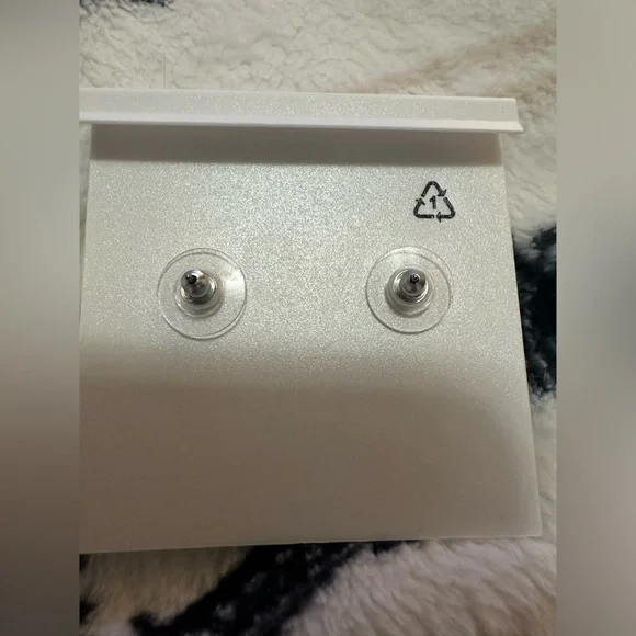 Karl Lagerfeld Silver Tone White & Black Enamel Choupette Stud Earrings NIP - Picture 3 of 4